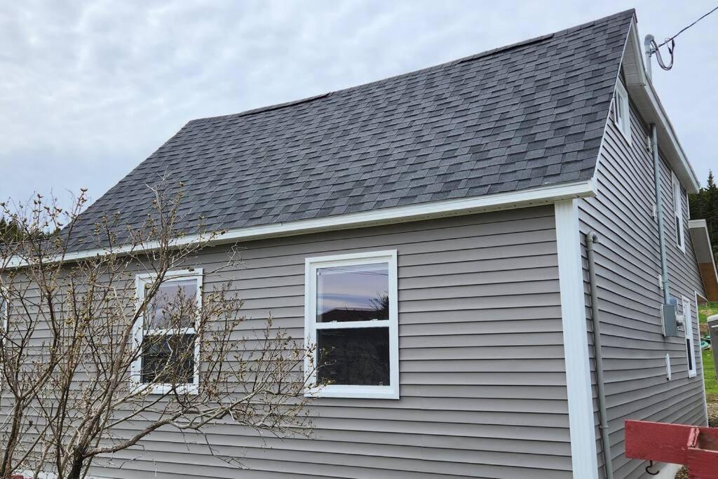 Family Ties Vacation Home - Rossy House Twillingate Exteriör bild